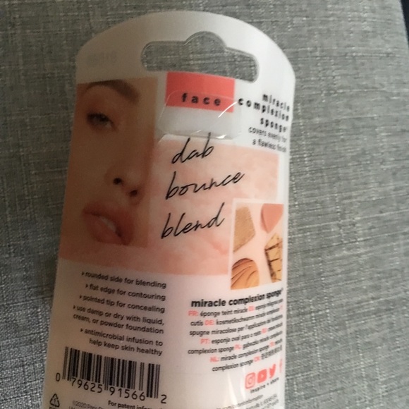 1 real techniques miracle complexion sponge - Picture 3 of 4